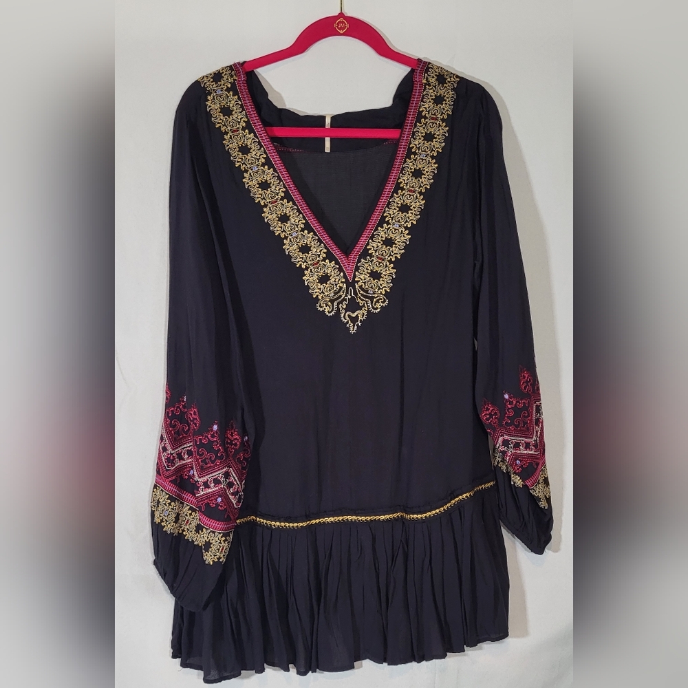 Free People WILD ONE Peasant Dress Size XS V Neck Black Embroidered Boho pockets - Picture 2 of 15
